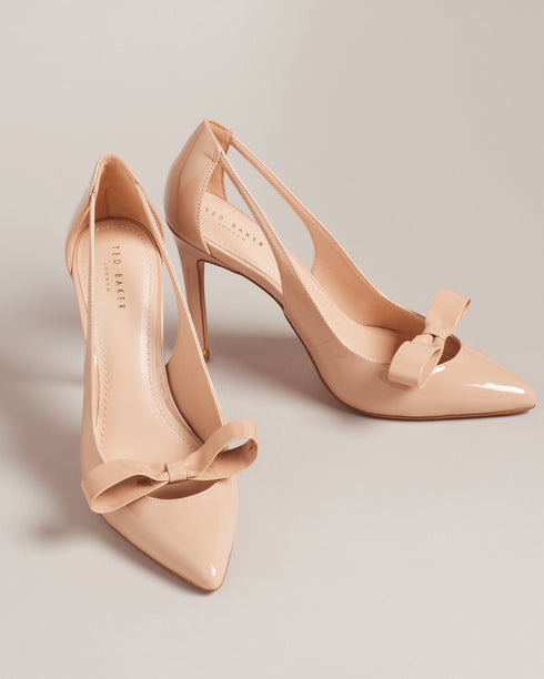 ORLINEY-Shoes-Introducing a fun twist on the classic court heel: it's ORLINEY. The patent leather finish and pointed toe keep it chic, whilst the cut-out sides and bow embellishment add eye-catching detail. We can't think of a better way to add flair to your formal fits. Court heels Patent leather Bow embellishment Cut-out side detail Pointed toe Slip on Golden heel detail and logo engraved band- Ted Baker Romania